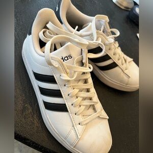 Addidas Grand Court Sneakers 6.5 womens
